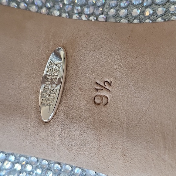 Badgley Mischka Cher II Silver Rhinestone Pump - 9.5 - Picture 13 of 14
